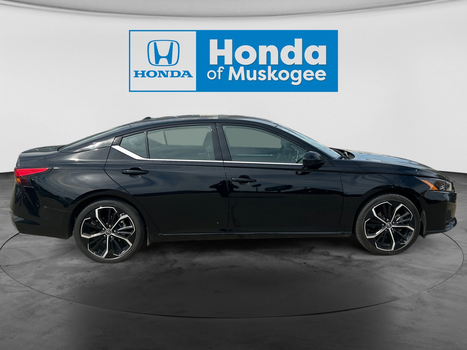 Used 2025 Nissan Altima 2.5 SR FWD image 4