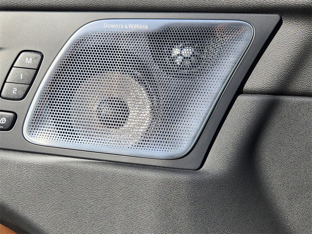 Used 2023 Volvo XC60 T8 Ultimate image 4