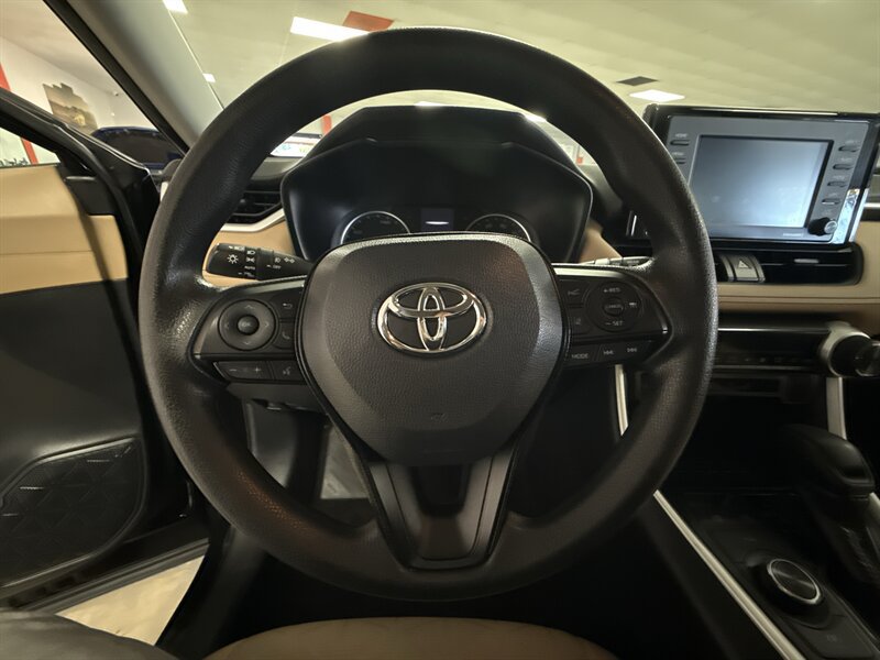 Used 2020 Toyota RAV4 XLE AWD/4WD image 34