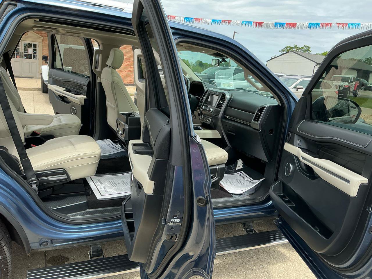 Used 2019 Ford Expedition Platinum AWD/4WD image 24