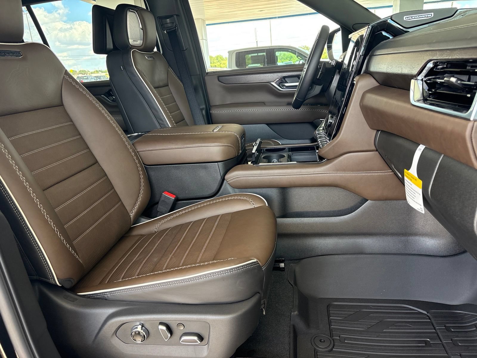 New 2026 GMC Yukon XL Denali Ultimate w/ LPO, Floor Liner Package AWD/4WD image 28