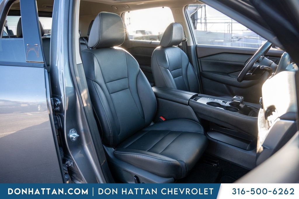 Used 2023 Nissan Rogue SL w/ SL Premium Package image 25