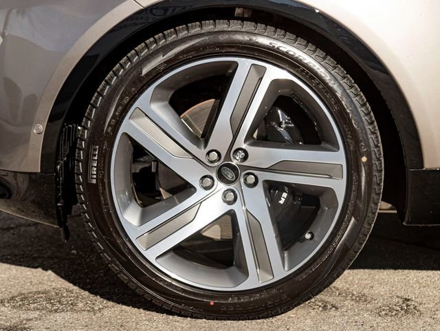 New 2025 Land Rover Discovery Metropolitan Edition AWD/4WD image 11
