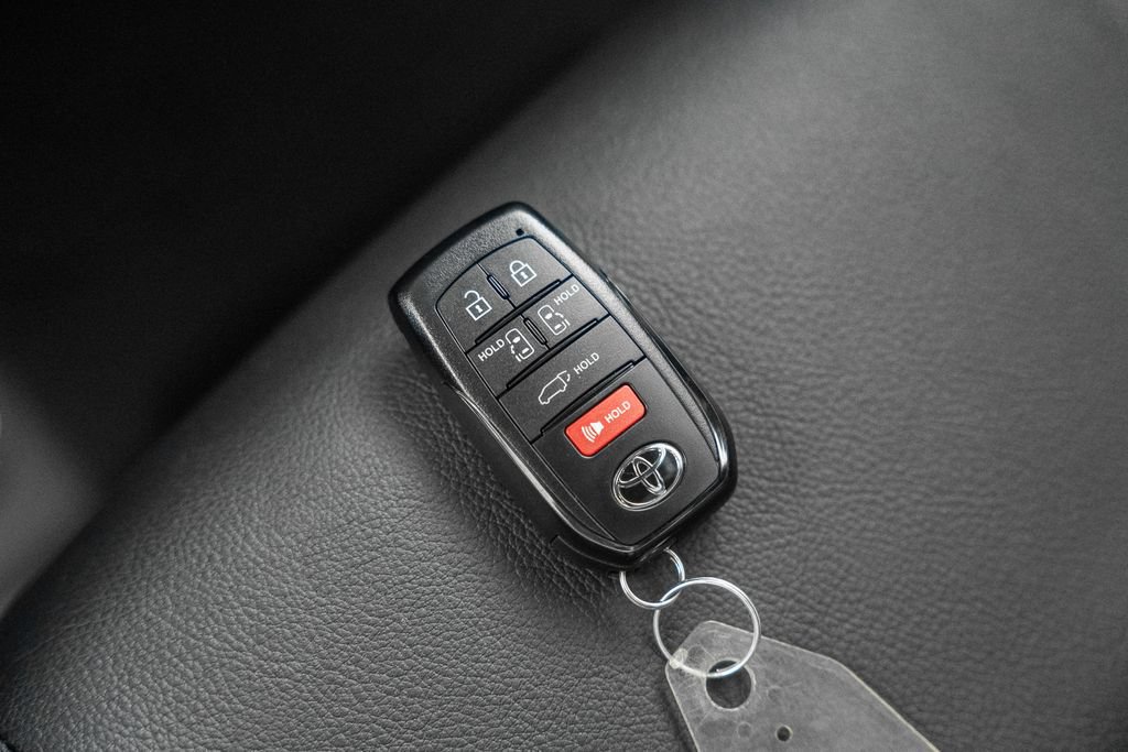 New 2026 Toyota Sienna XLE Woodland Edition AWD/4WD image 49