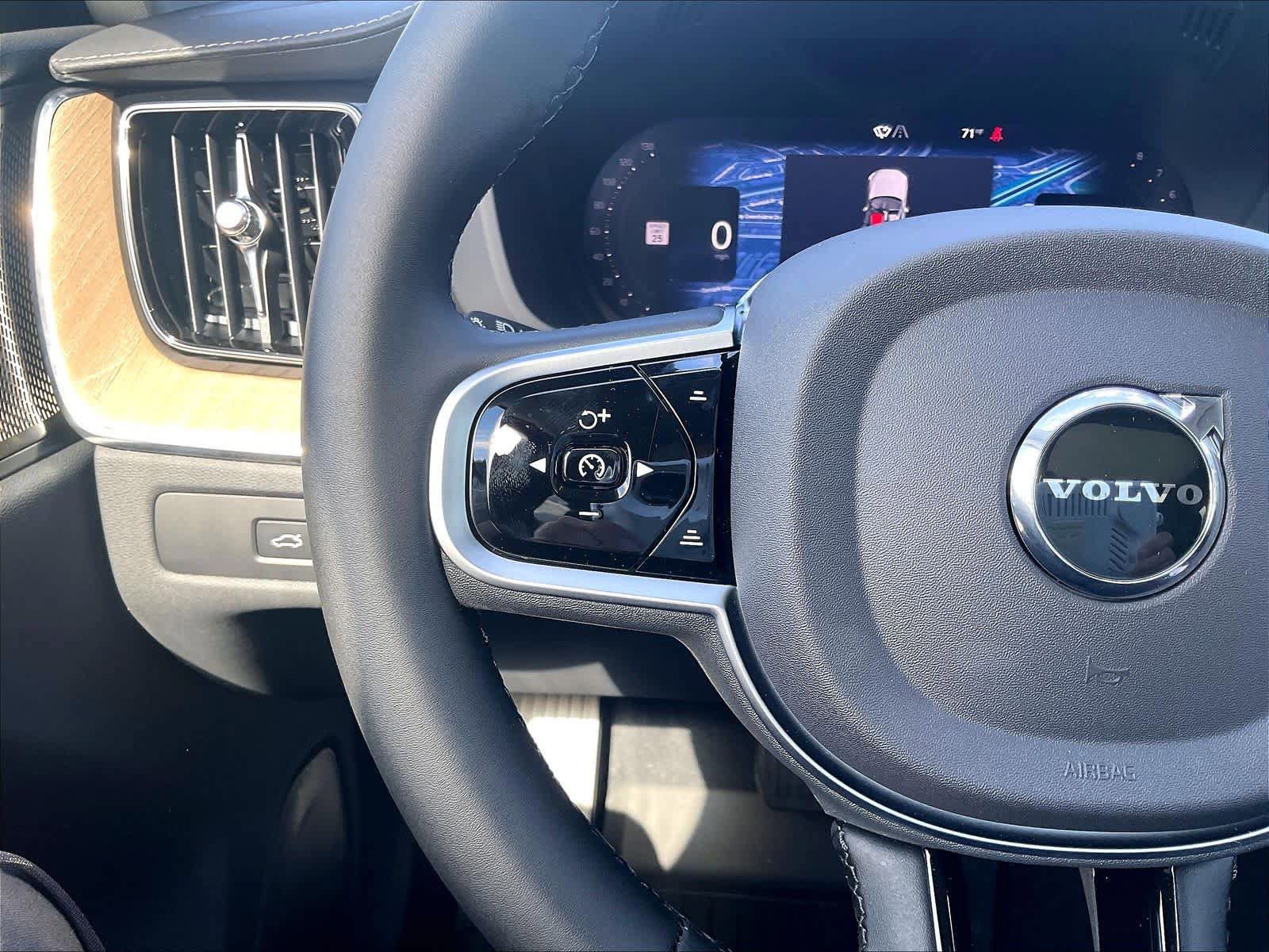 New 2026 Volvo XC60 B5 Ultra w/ Climate Package AWD/4WD image 17