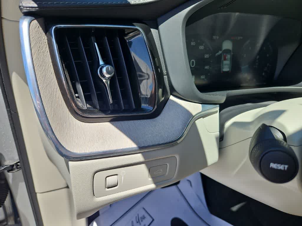 Used 2021 Volvo XC60 T5 Inscription w/ Advanced Package AWD/4WD image 11