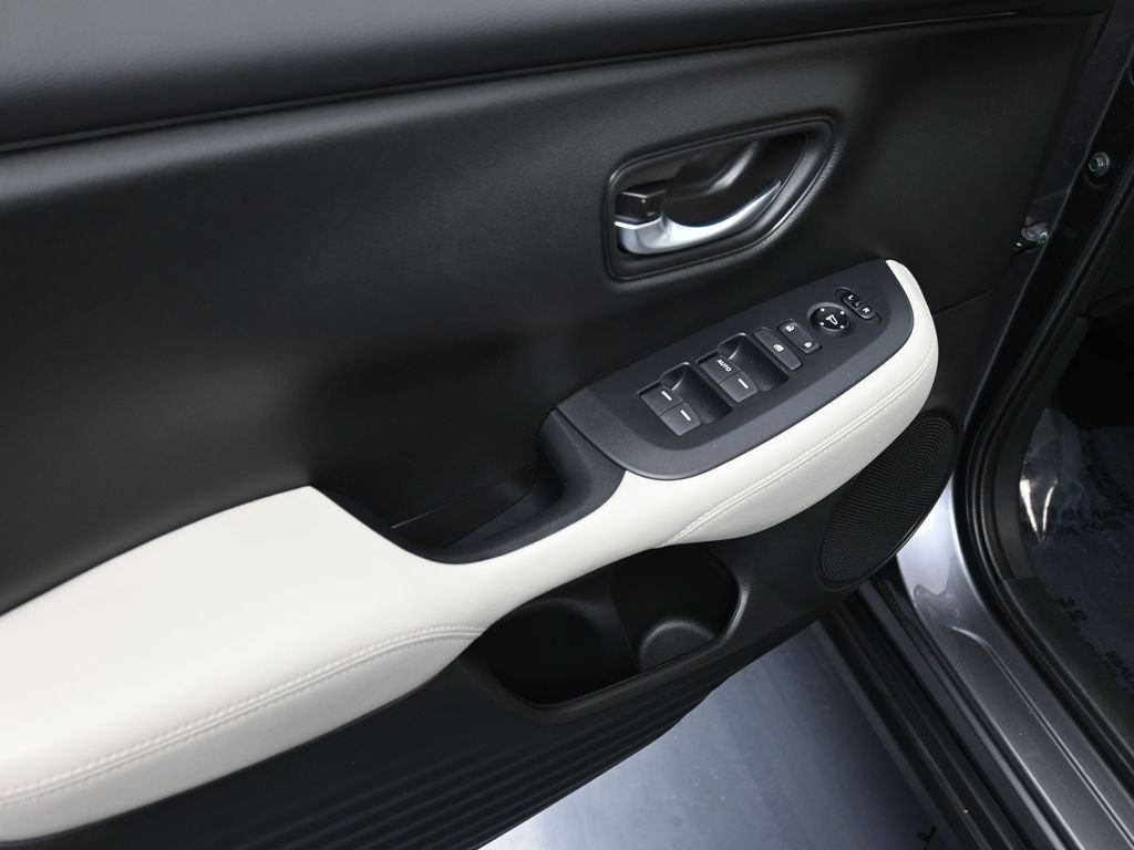 Used 2025 Honda HR-V LX image 12