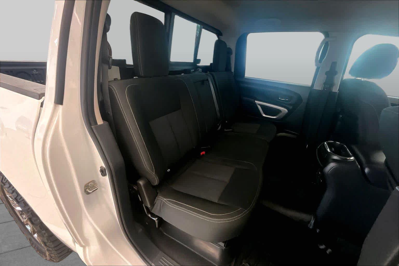 Used 2018 Nissan Titan SV w/ SV Convenience Package AWD/4WD image 19