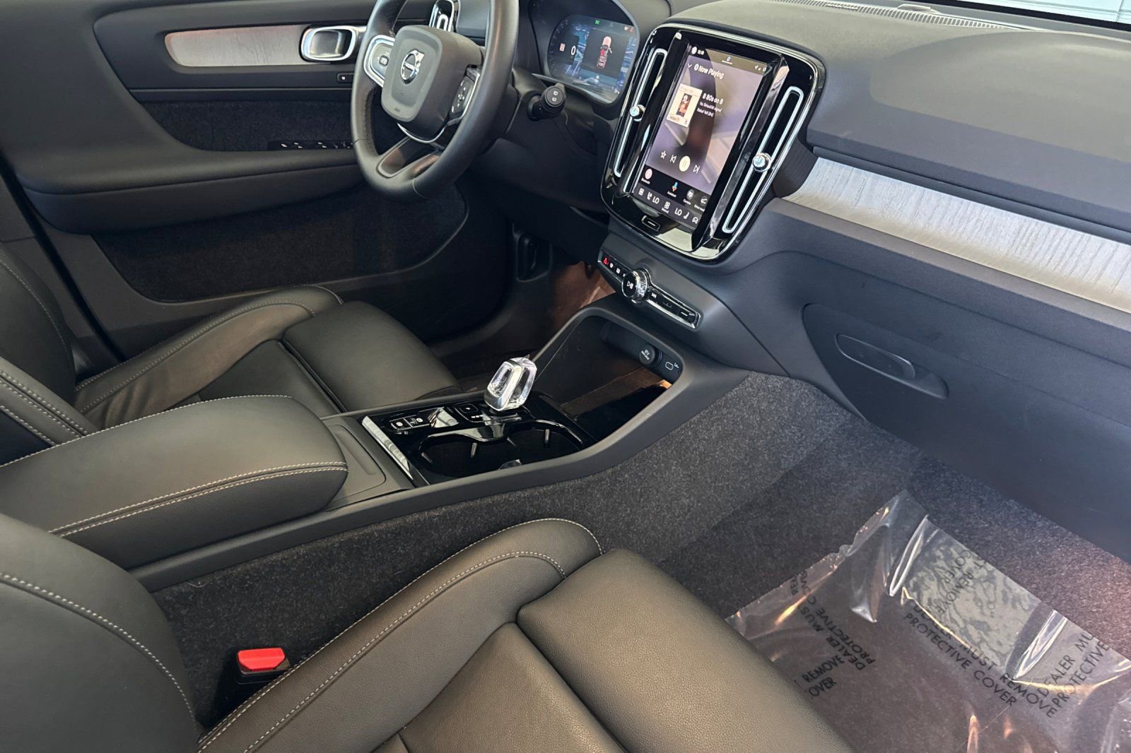 Certified 2025 Volvo XC40 B5 Ultra w/ Climate Package AWD/4WD image 19