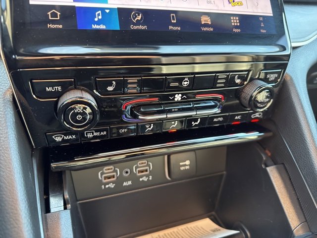 New 2025 Jeep Grand Cherokee L Limited w/ Black Appearance Package image 21