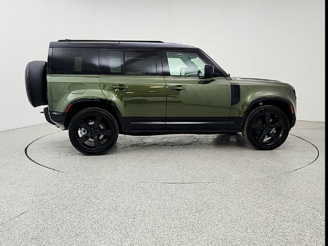 New 2026 Land Rover Defender 110 X-Dynamic SE AWD/4WD image 4