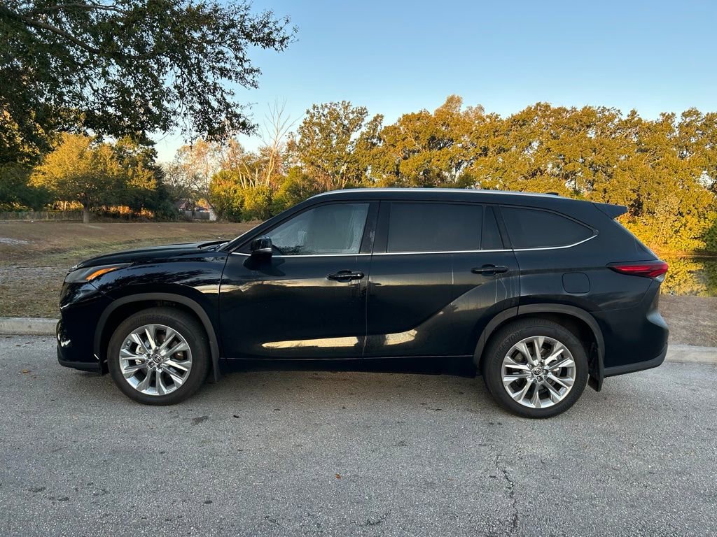 Certified 2025 Toyota Highlander Limited image 2
