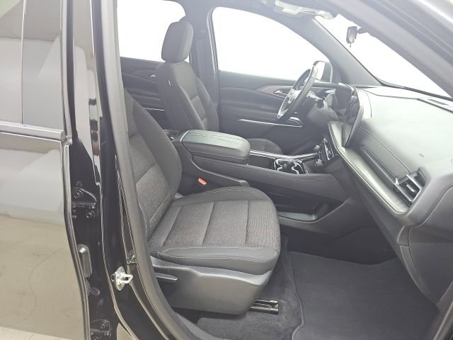 Used 2025 Chevrolet Traverse LT image 21