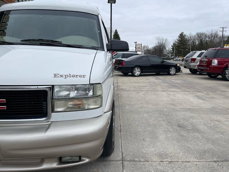 Used 2004 GMC Safari Conversion image 4