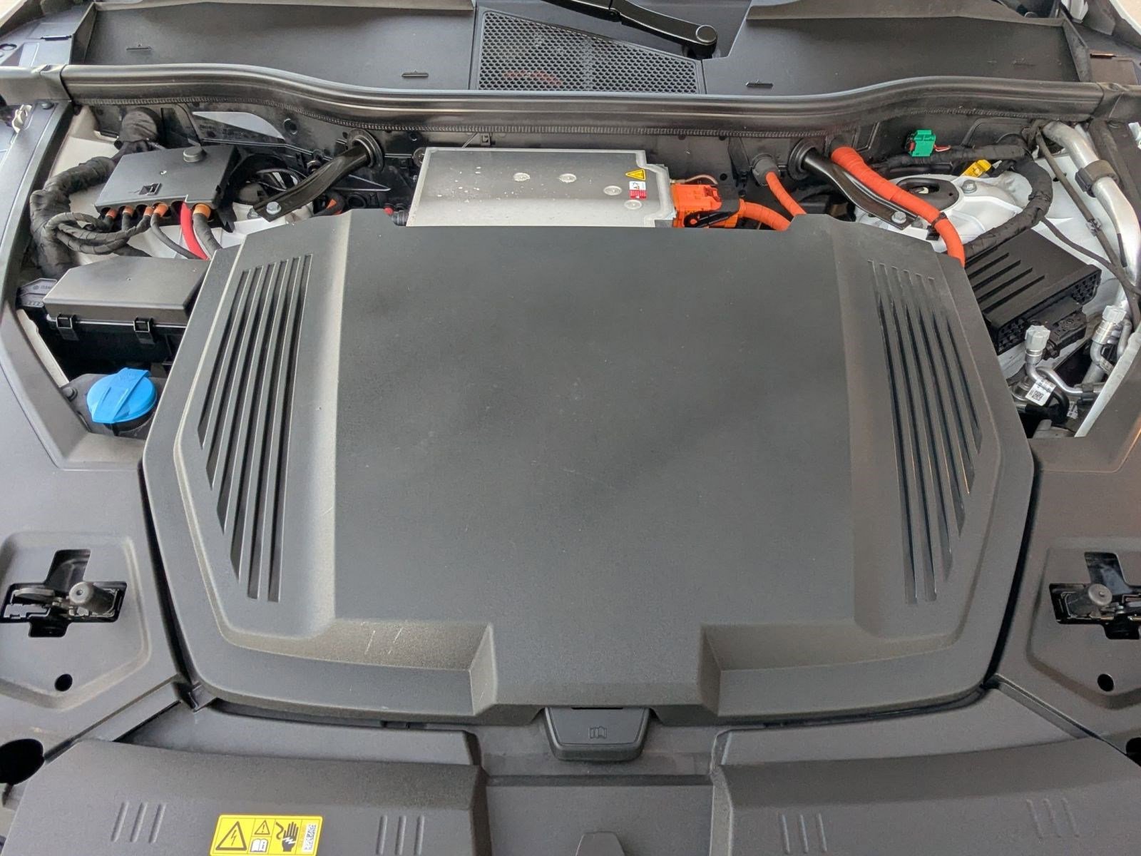 Used 2021 Audi e-tron Prestige w/ Prestige Package image 24