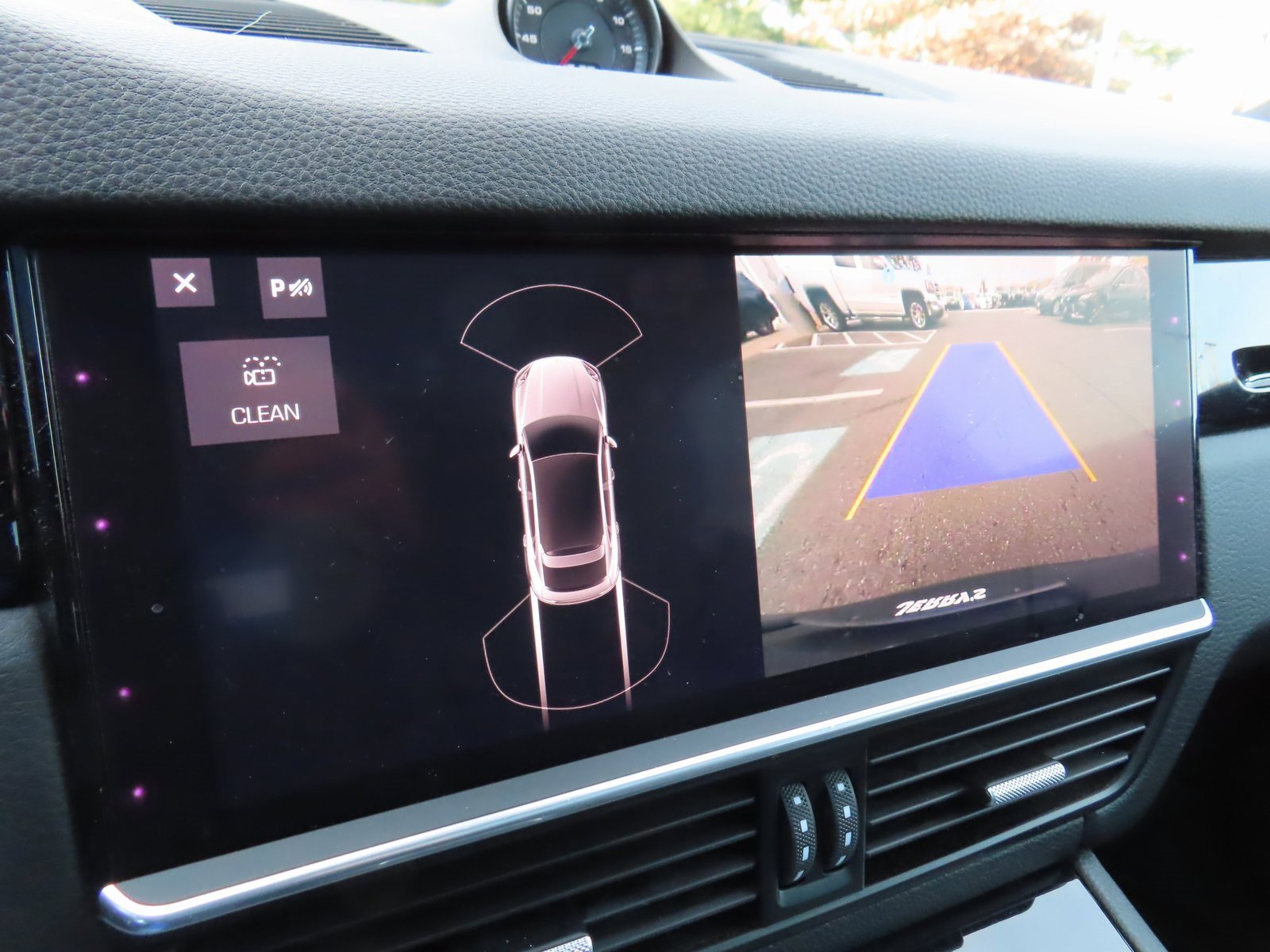 Used 2021 Porsche Cayenne Coupe image 24