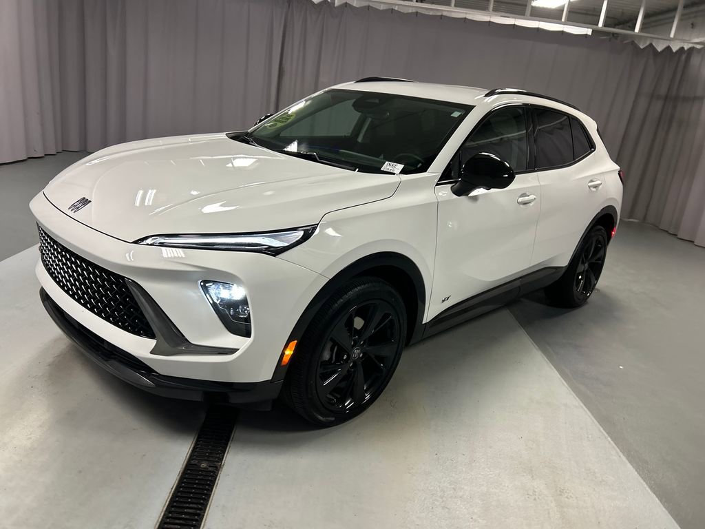 Used 2024 Buick Envision Sport Touring image 3