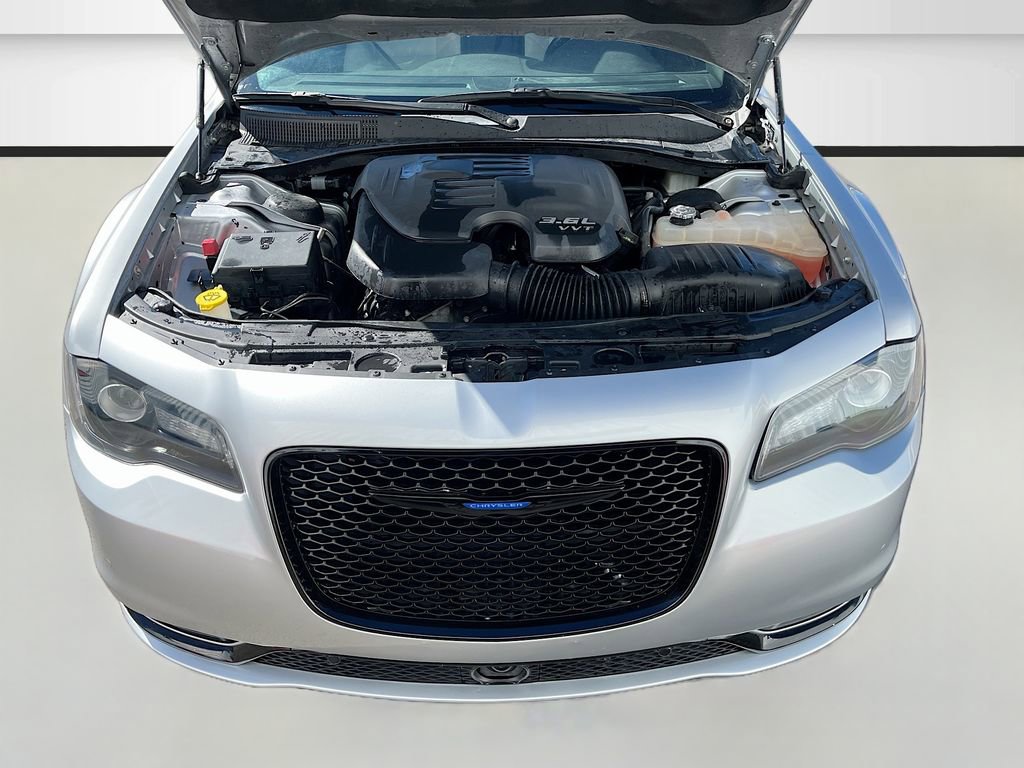 Used 2019 Chrysler 300 S w/ Safetytec Plus Group image 32