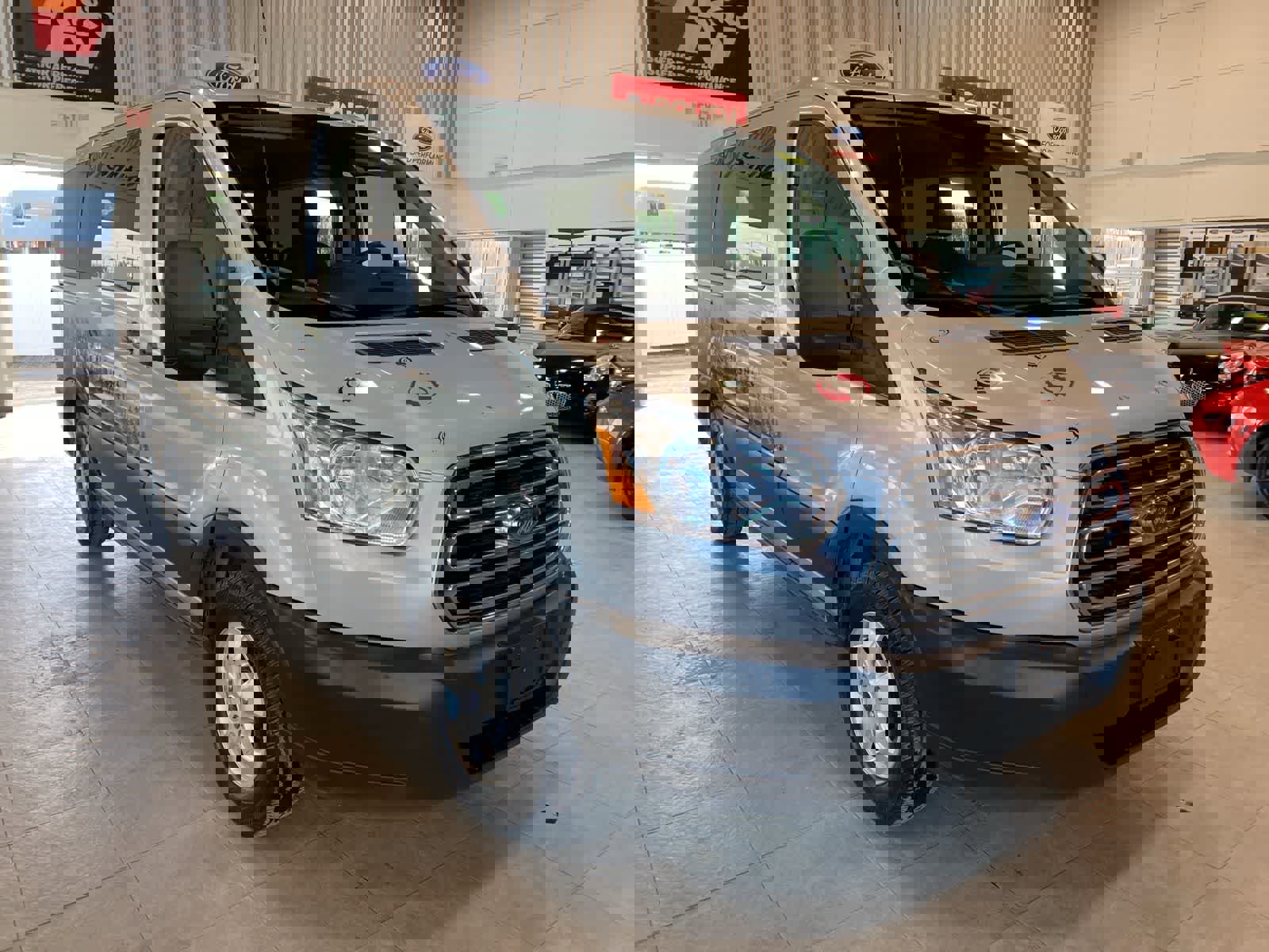 Used 2019 Ford Transit 150 XLT image 7