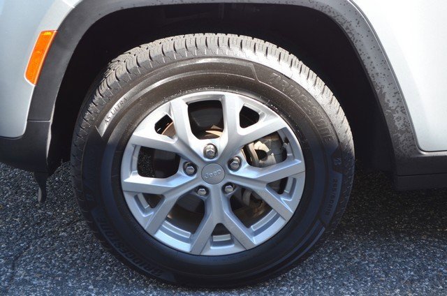 Used 2023 Jeep Grand Cherokee Limited image 13