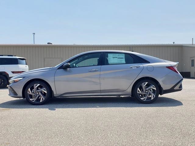 New 2025 Hyundai Elantra SEL image 3