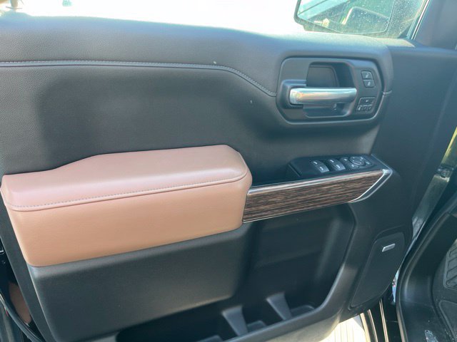 Used 2019 Chevrolet Silverado 1500 High Country w/ Technology Package AWD/4WD image 9