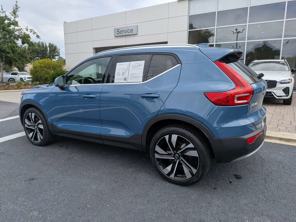 Certified 2023 Volvo XC40 B4 Plus w/ Protection Package Premier FWD image 4