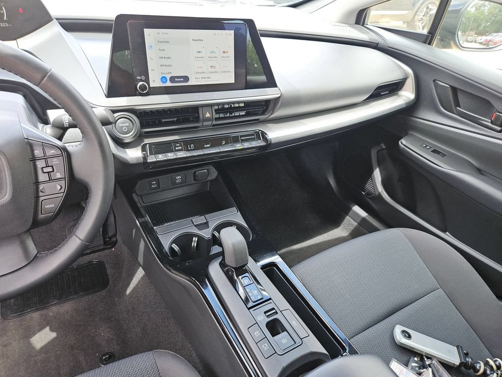 Used 2025 Toyota Prius LE FWD image 20