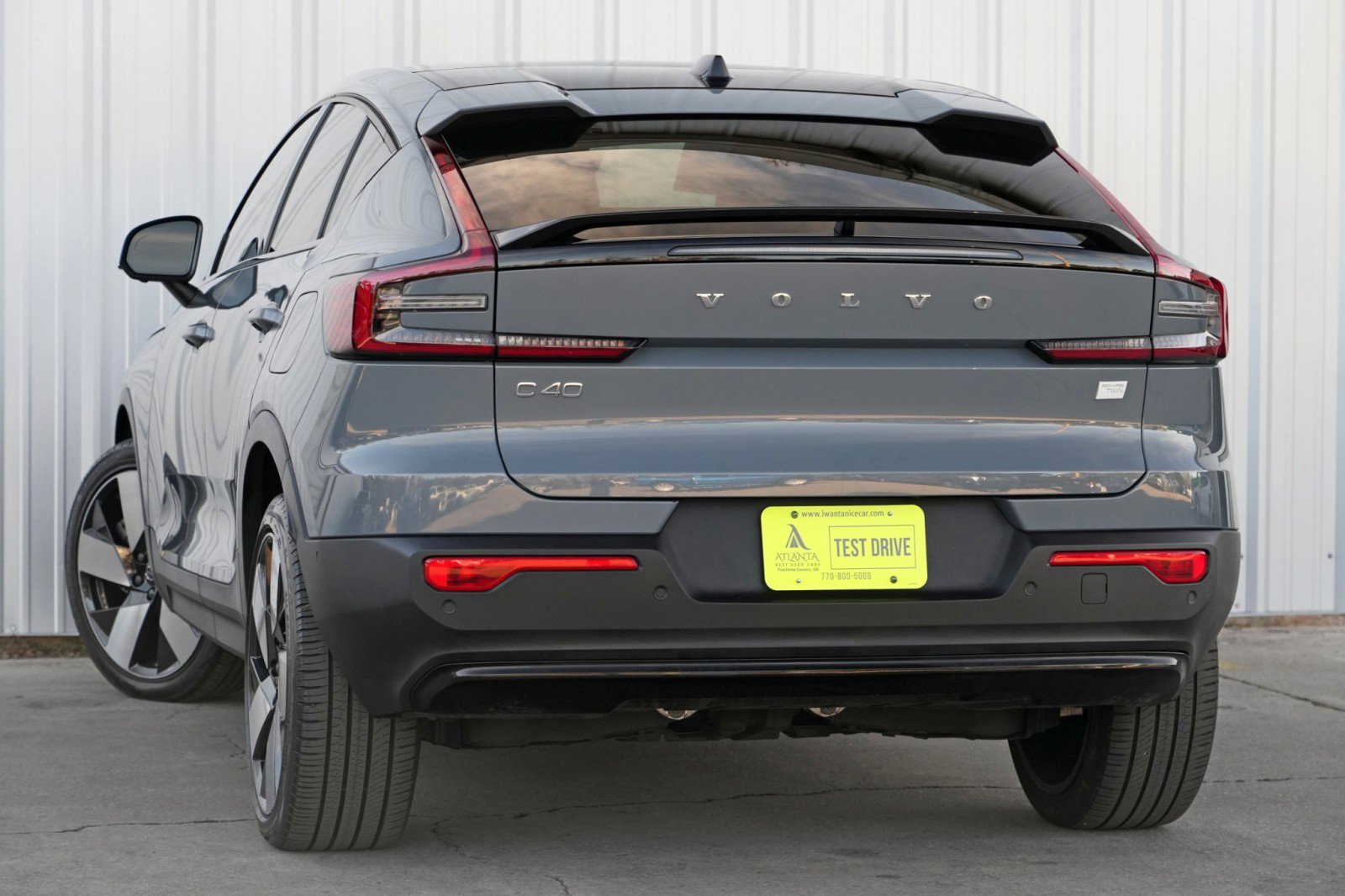 Used 2023 Volvo C40 P8 Recharge Ultimate image 5