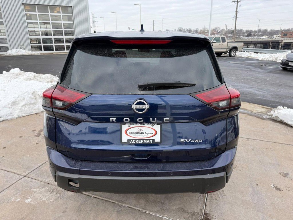 Used 2024 Nissan Rogue SV image 9