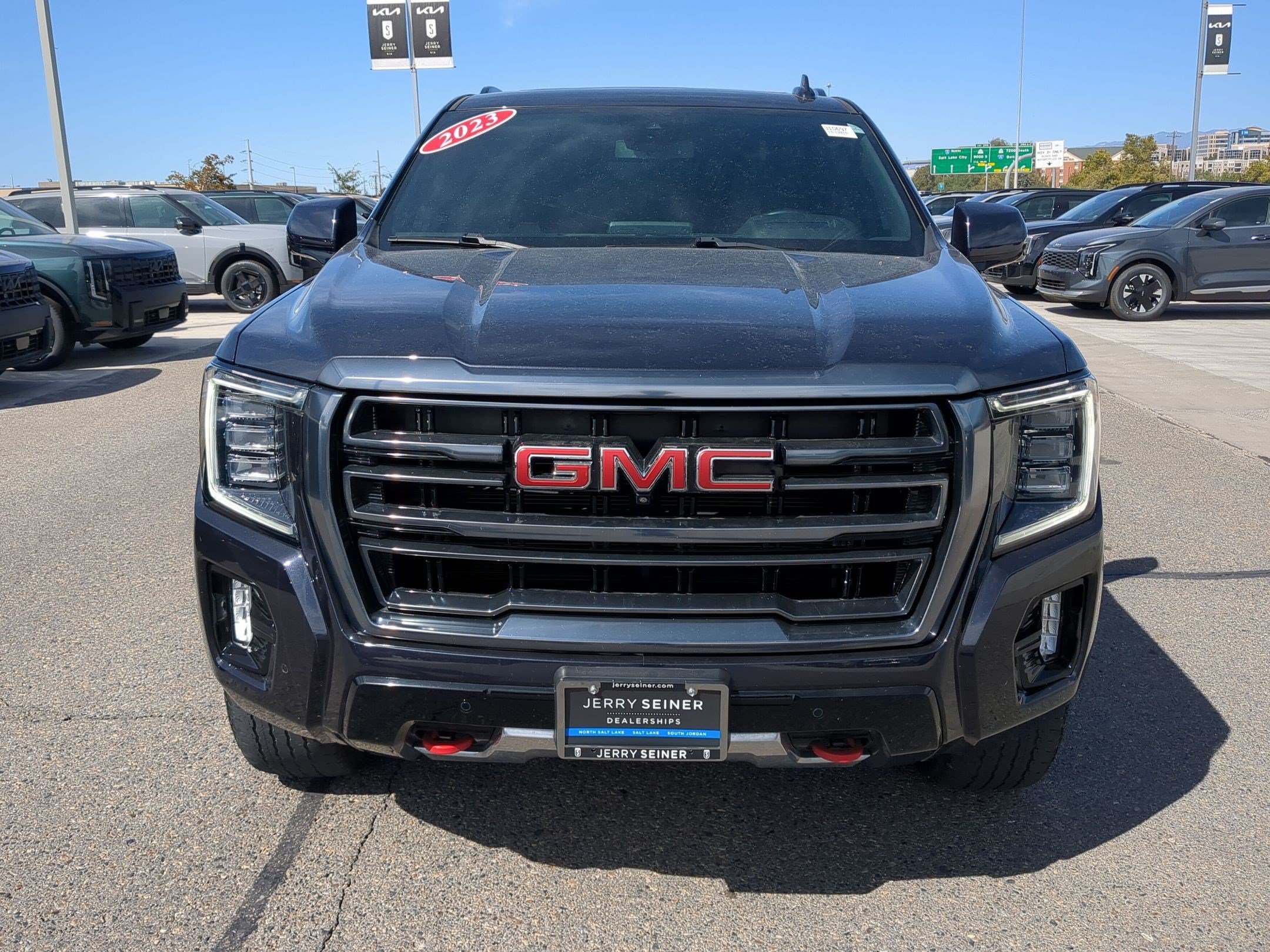 Used 2023 GMC Yukon AT4 w/ Technology Package AWD/4WD image 9