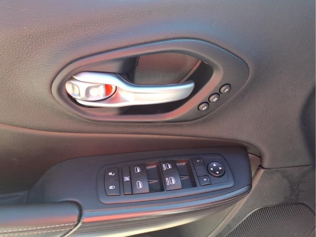 Used 2016 Jeep Cherokee Limited AWD/4WD image 16