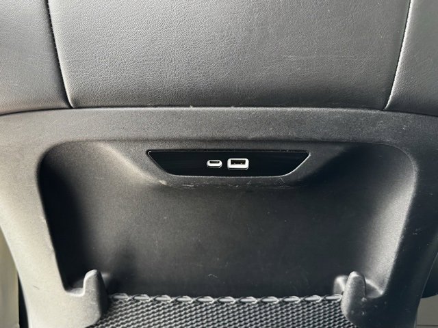 Used 2024 Chrysler Pacifica Touring-L image 7