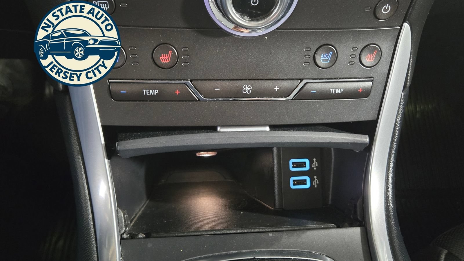 Used 2018 Ford Edge Titanium w/ Equipment Group 302A AWD/4WD image 18