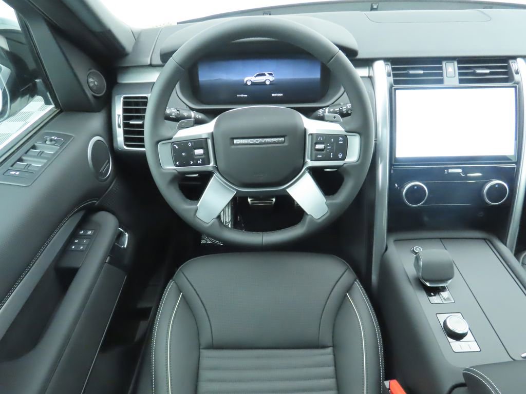 Used 2024 Land Rover Discovery Dynamic SE image 10