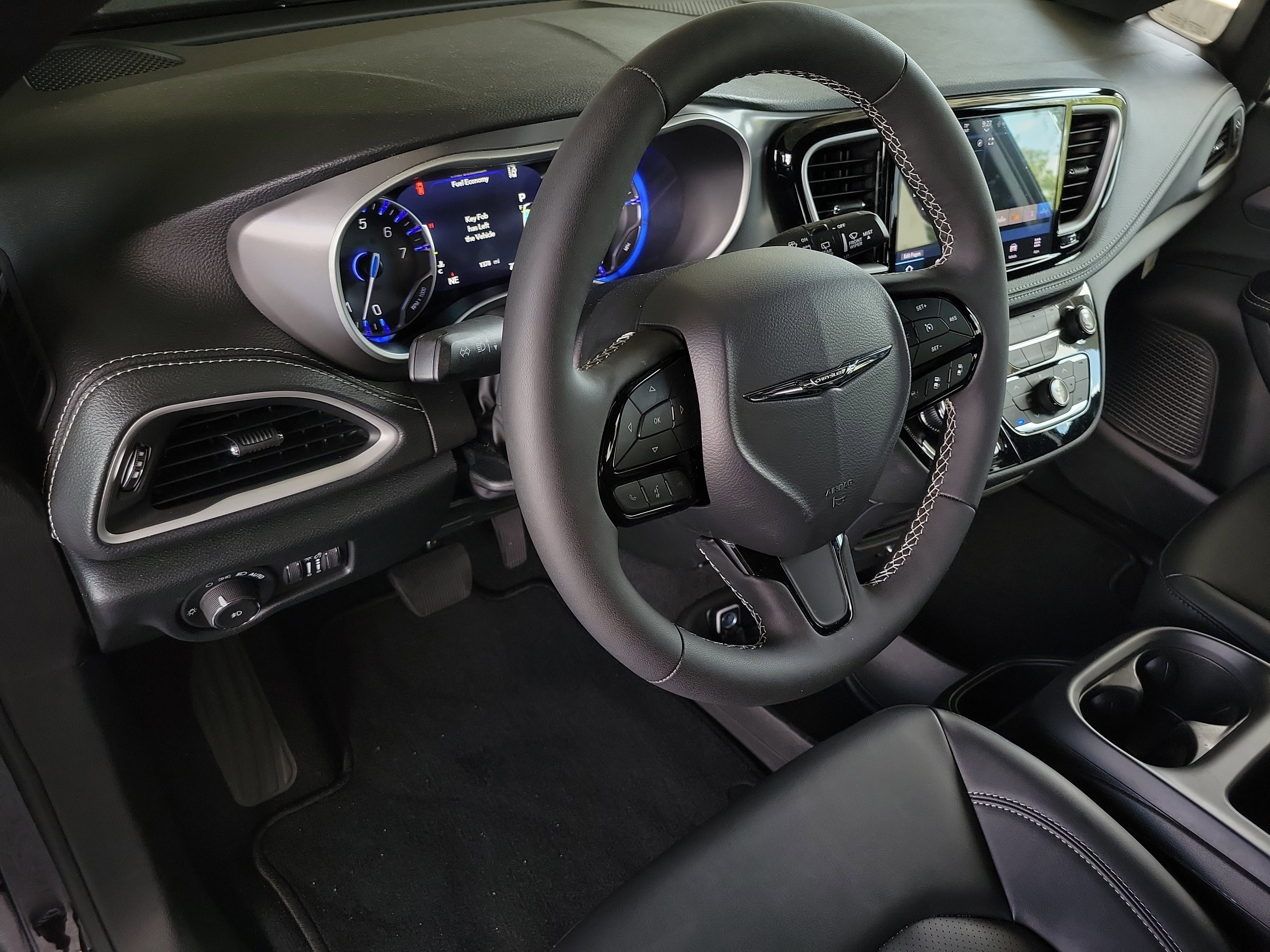 New 2026 Chrysler Pacifica Select w/ S Appearance Package FWD image 17