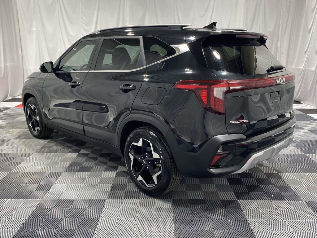 Used 2024 Kia Seltos EX image 2