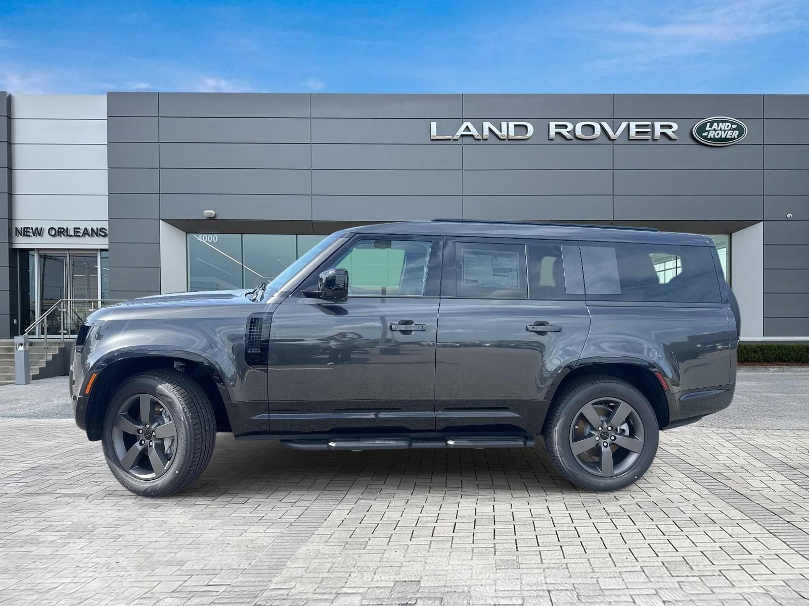 New 2026 Land Rover Defender 130 X-Dynamic SE AWD/4WD image 2