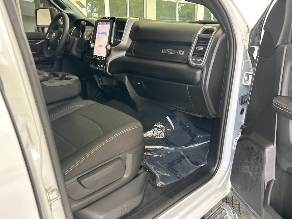 Used 2025 RAM 2500 Big Horn AWD/4WD image 32