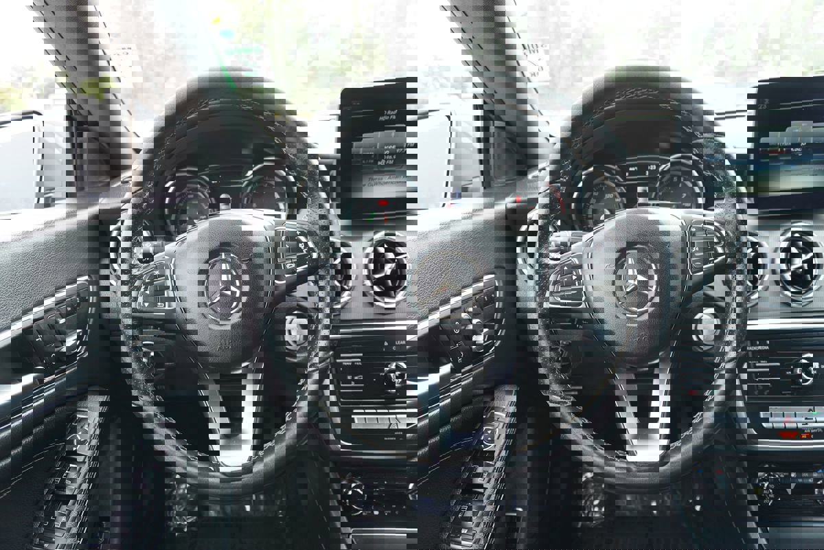 Used 2018 Mercedes-Benz CLA 250 image 19