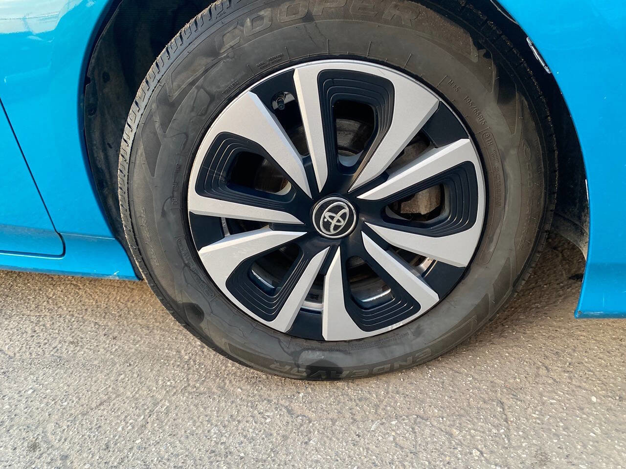 Used 2017 Toyota Prius Prime Plus image 6