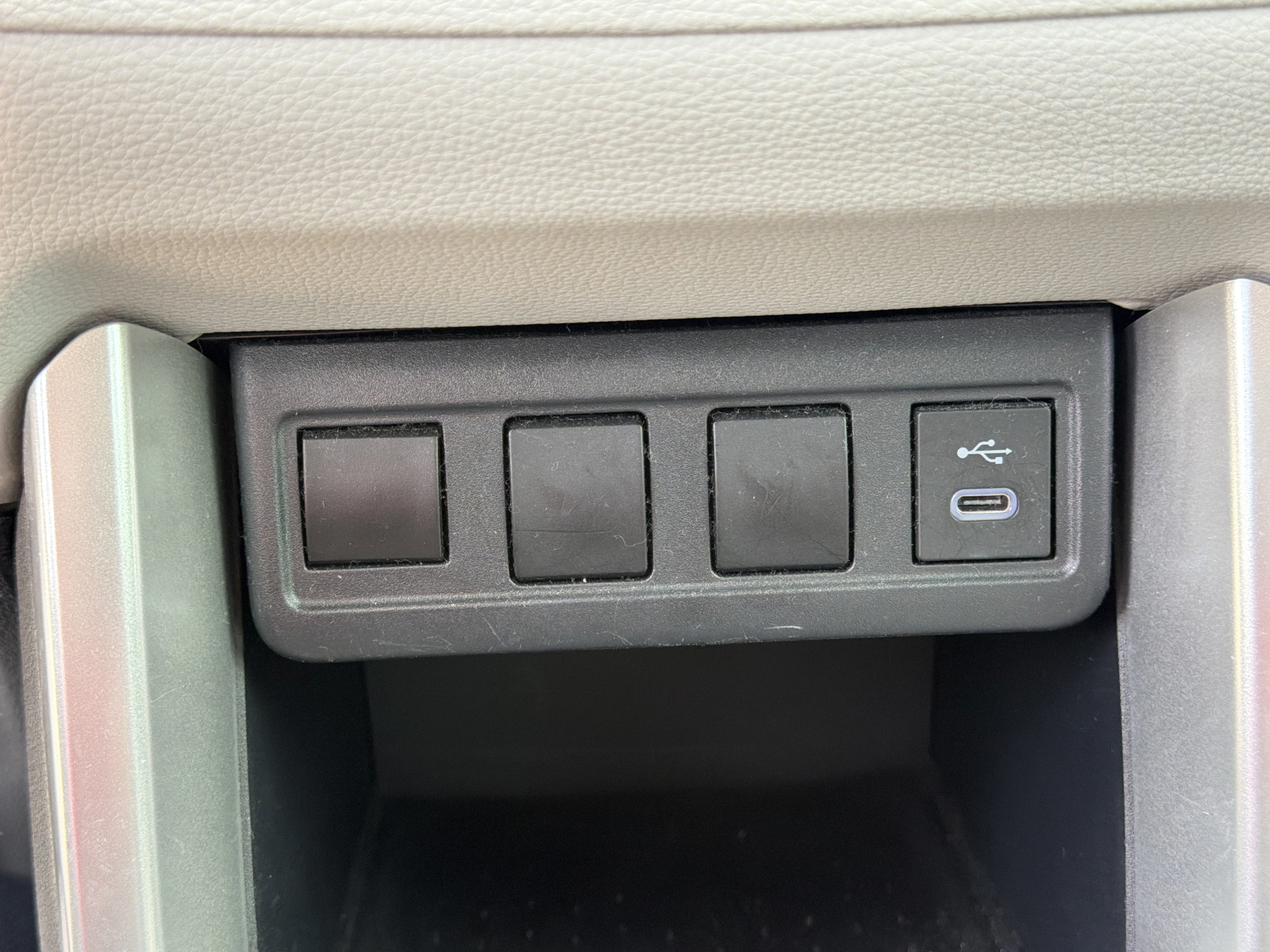 Used 2023 Toyota Corolla Cross L AWD/4WD image 12