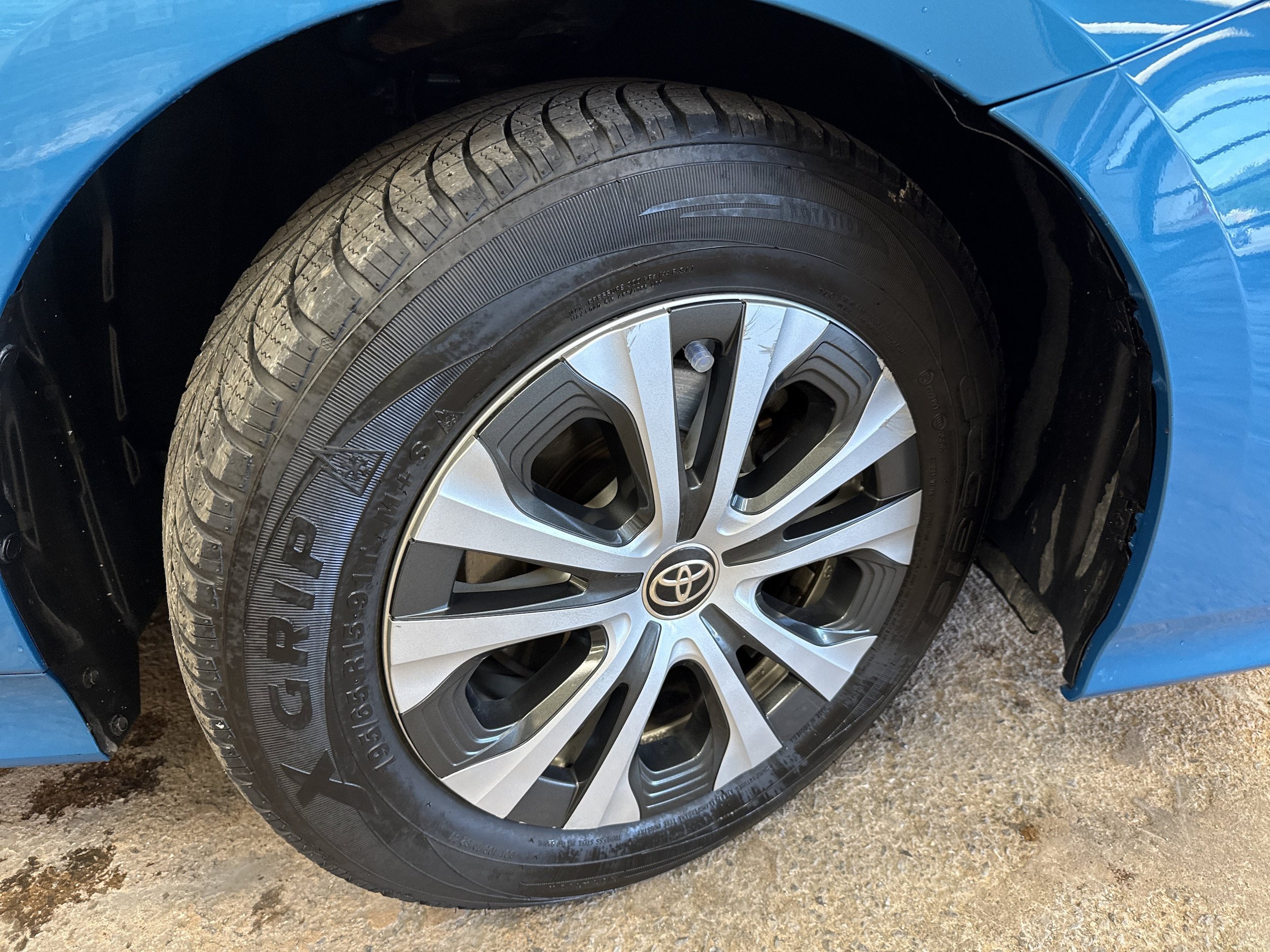 Used 2021 Toyota Prius Prime LE FWD image 12