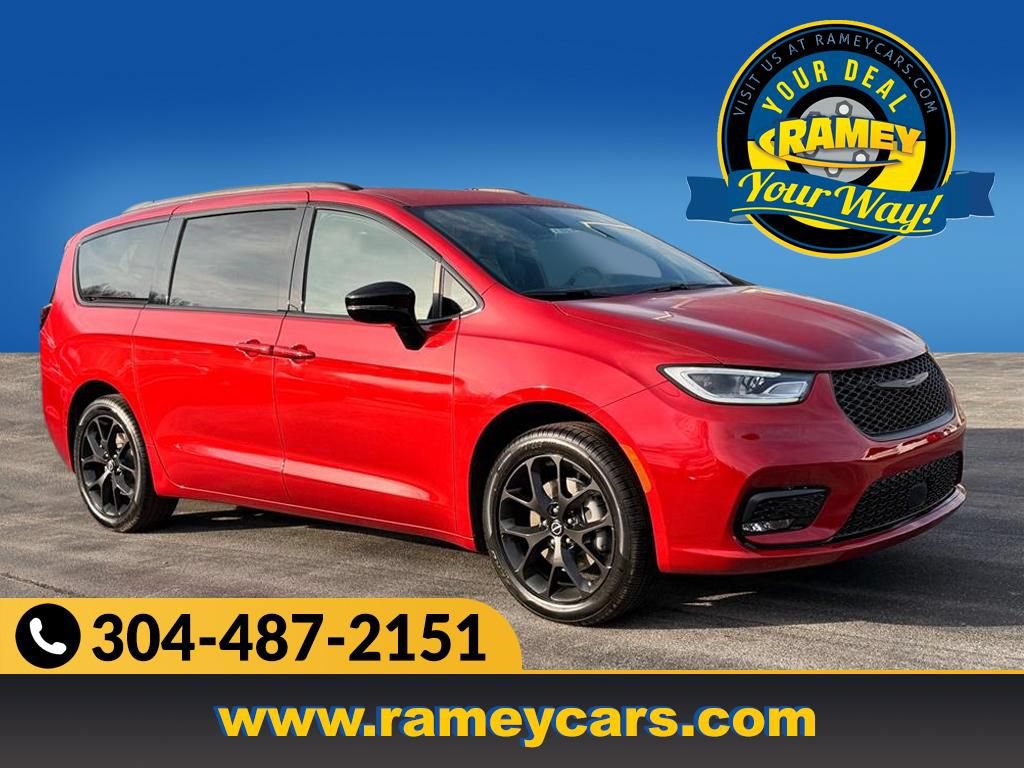 New 2026 Chrysler Pacifica Select w/ S Appearance Package