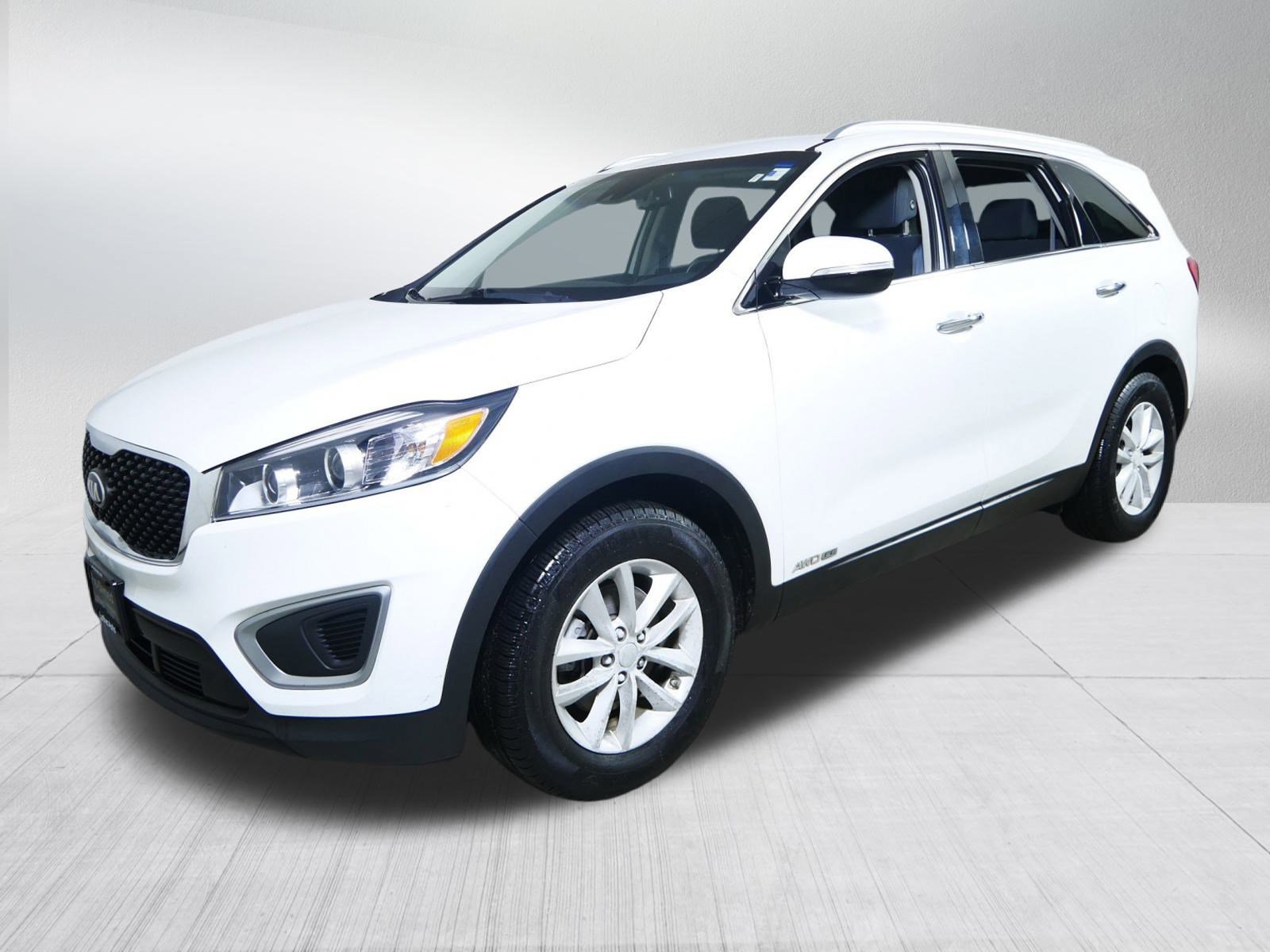Used 2017 Kia Sorento LX w/ LX V6 Convenience Package image 3