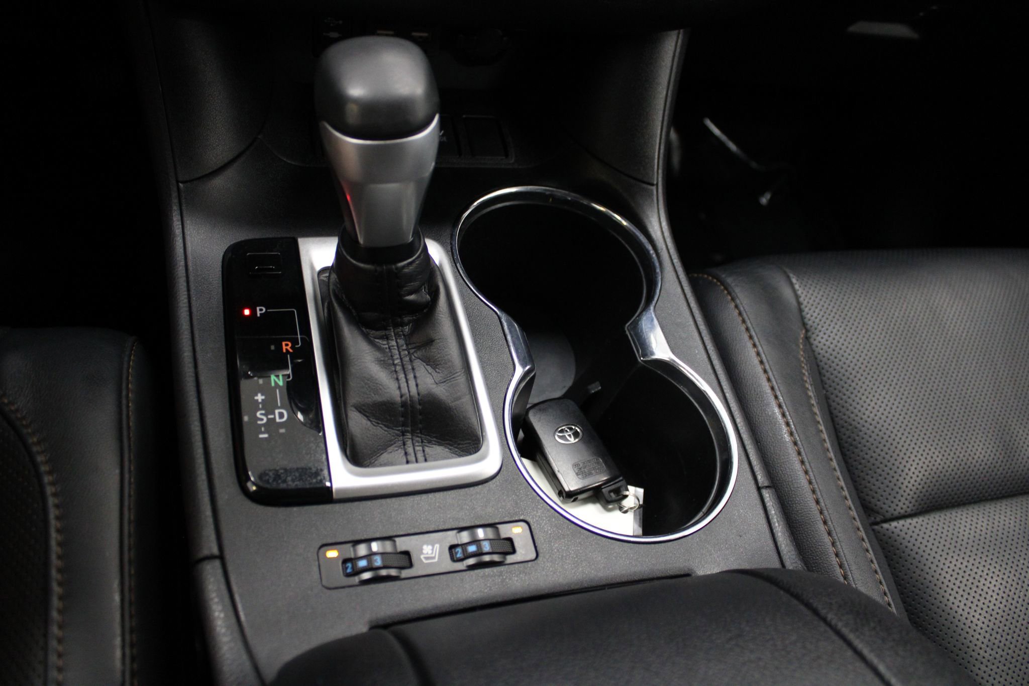 Used 2019 Toyota Highlander Limited Platinum image 32