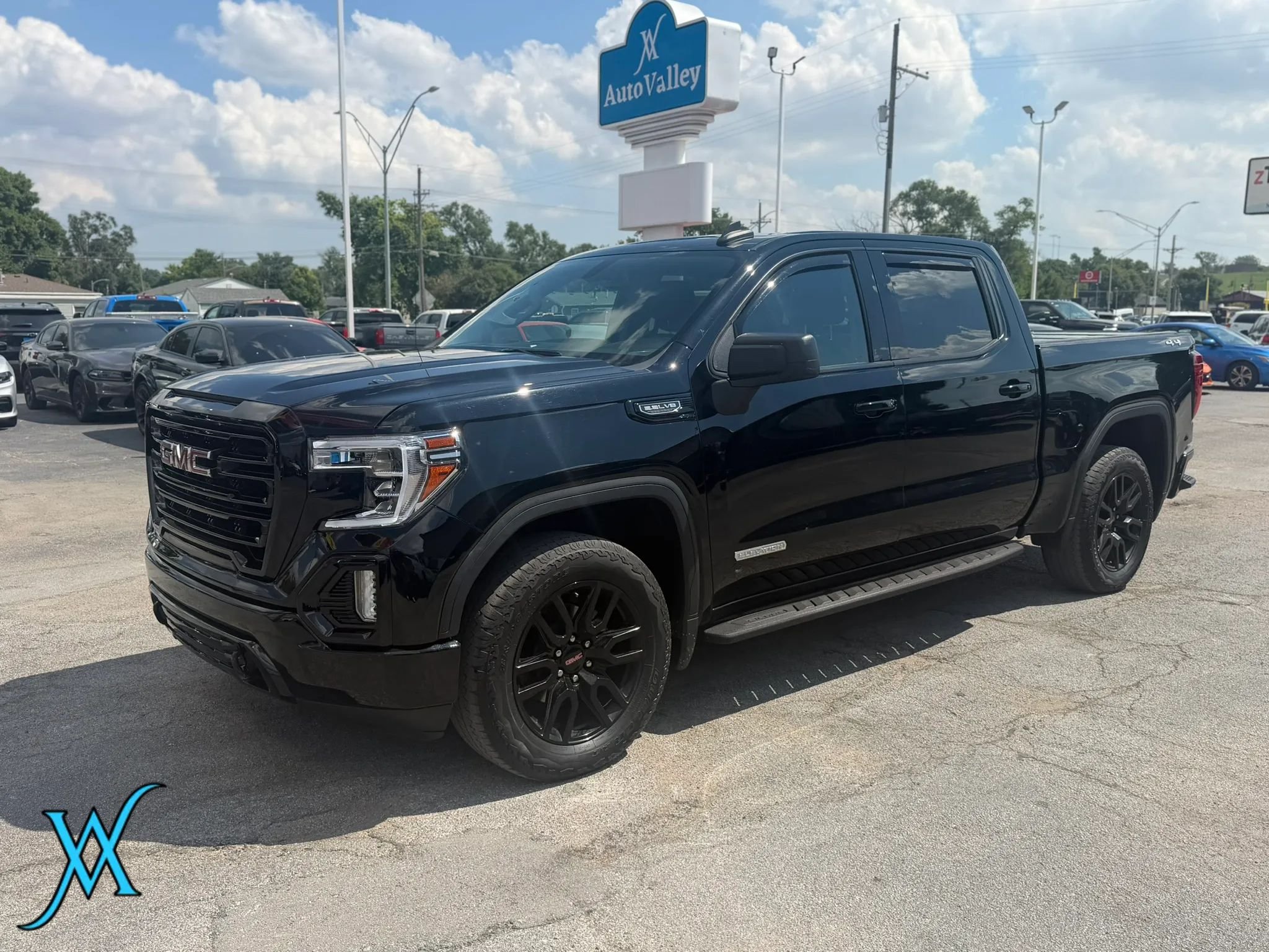 Used 2022 GMC Sierra 1500 Elevation w/ Preferred Package AWD/4WD image 3
