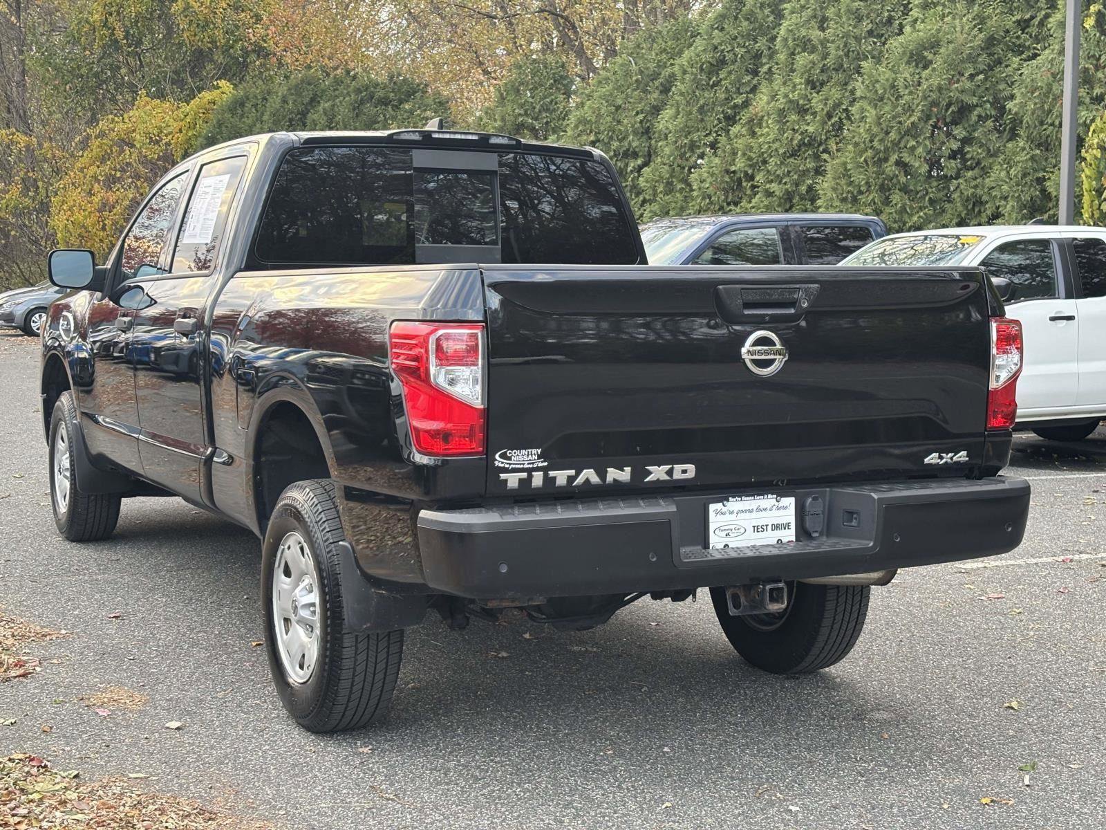 Used 2022 Nissan Titan S image 7