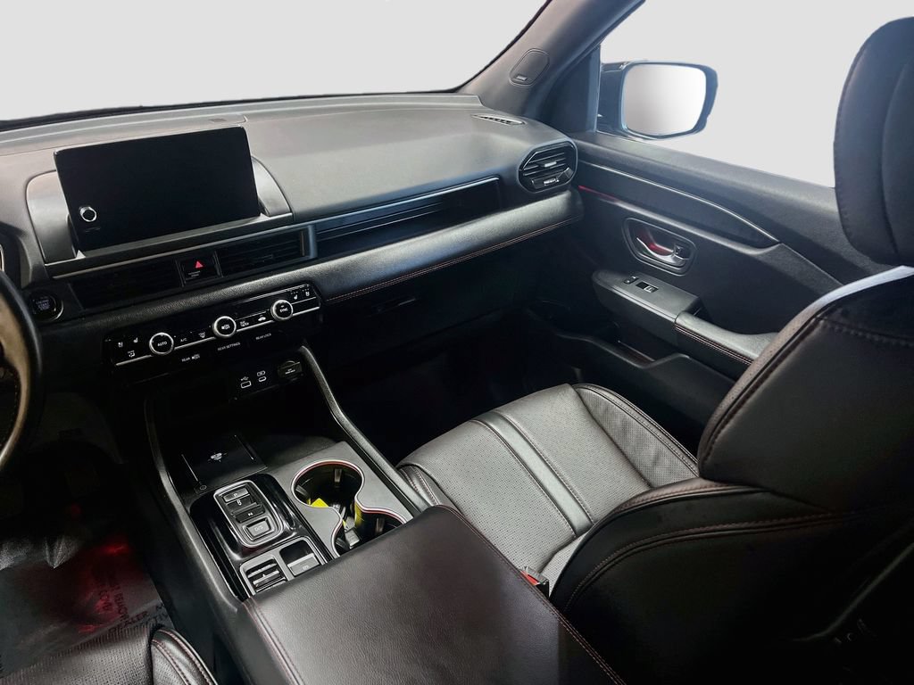 Used 2025 Honda Pilot Black Edition image 25