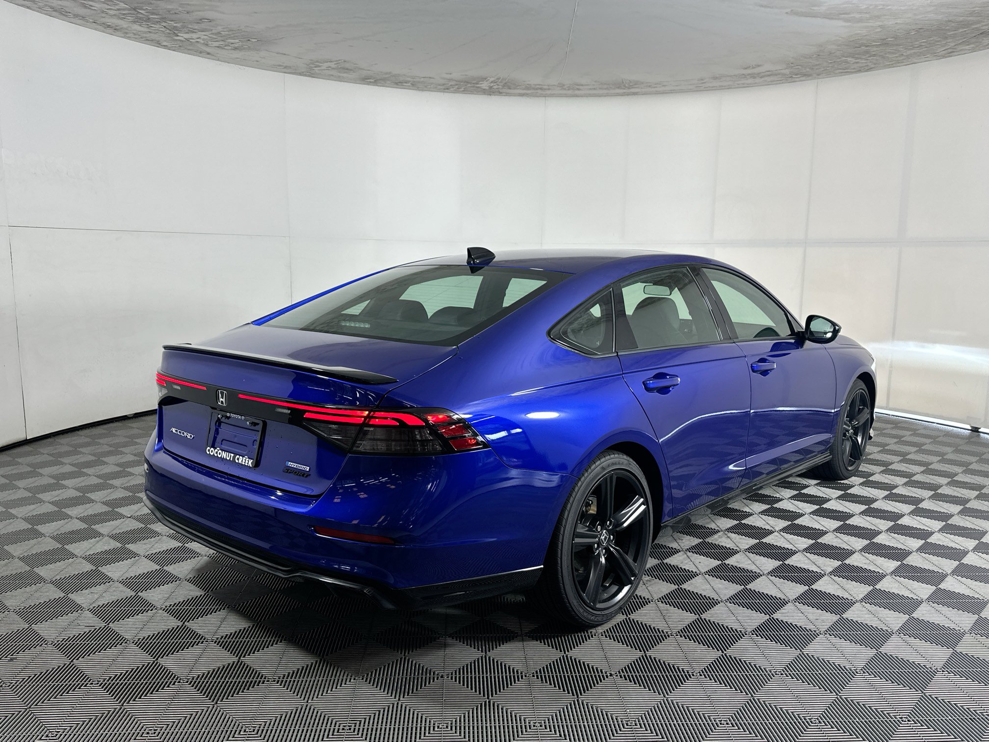 Used 2024 Honda Accord Sport image 3